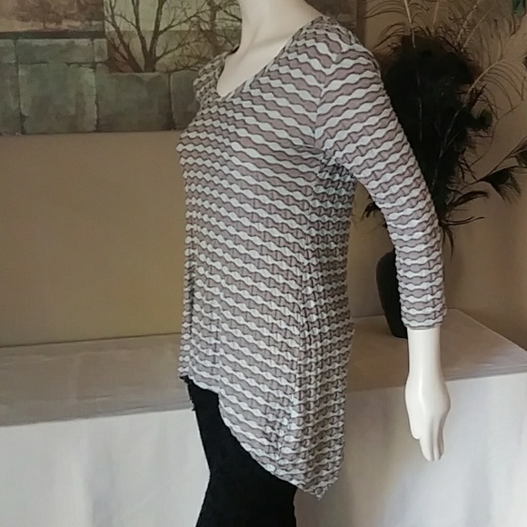 Textured Knit Asymmetrical Tunic by Plume & Thread - Picture 3 of 8